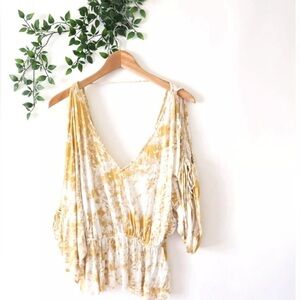 Free people NWOT Cold Shoulder Top
